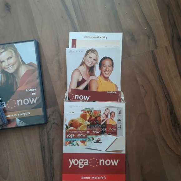 YOGA NOW / Rodney Yee & Mariel Hemingway - Picture 5 of 6